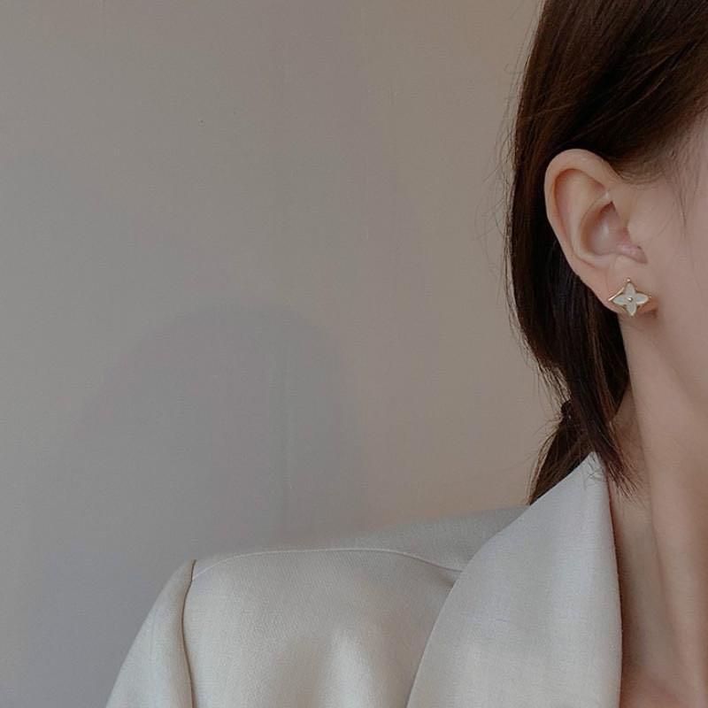Jasmine Studs