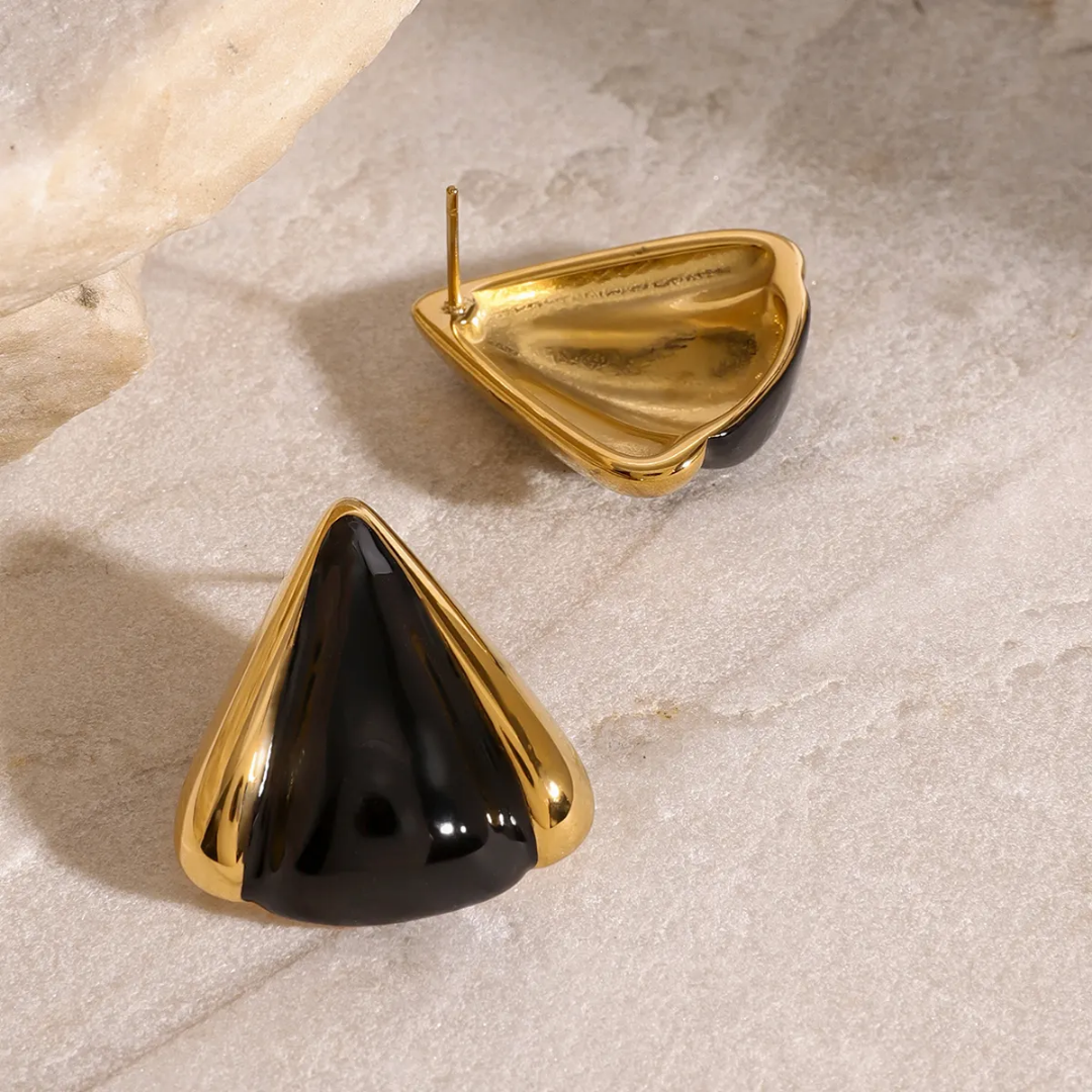 TRI BLACK STUDS