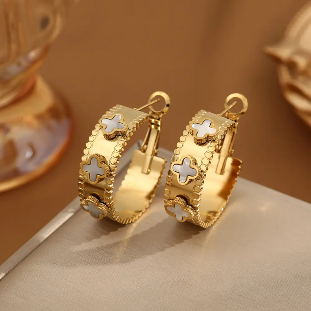 Floral round earrings