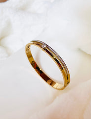 Embrace bracelet