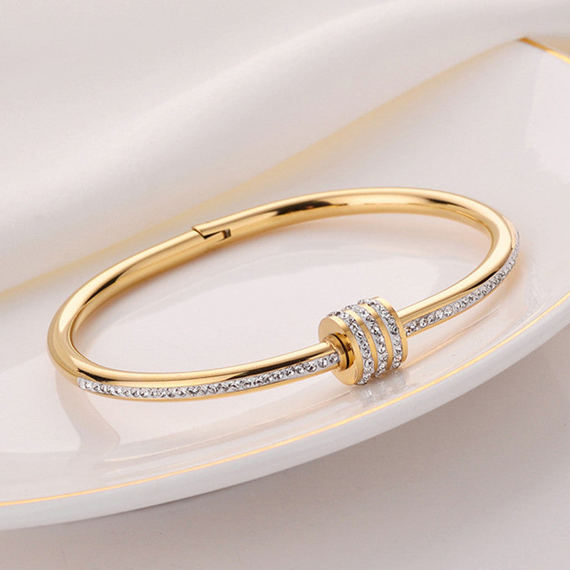 Twisted sparkle bracelet