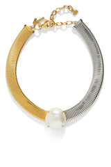 Oversized pearl choker