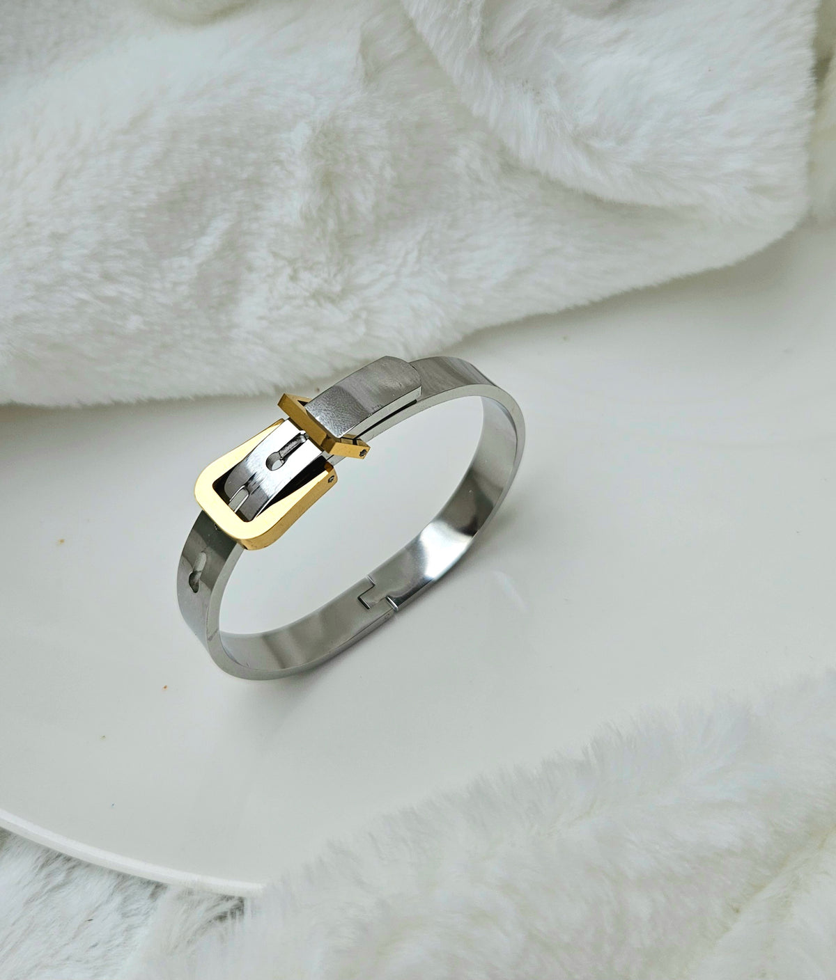 Silver buckle bracelet