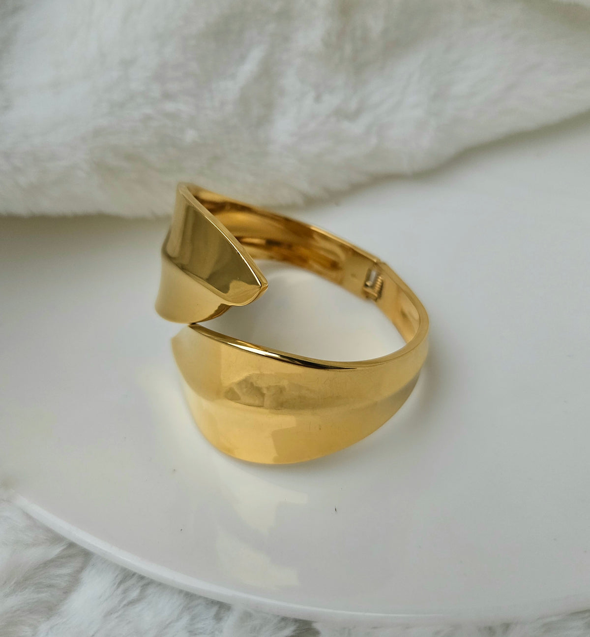 Leaf broad bracelet